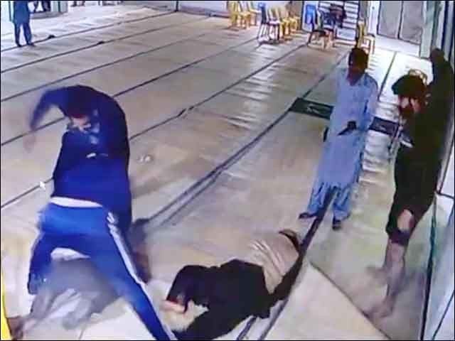 A video of violence against a senior citizen in a mosque over a property dispute has gone viral The incident of violence in the mosque took place in the limits of Gulshan Iqbal Police Station (Photo: Screen Grab).