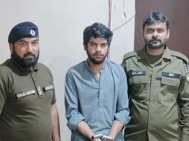 Accused who killed stepfather arrested in Lahore — Photo: Express News
