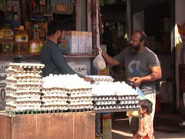 Karachi; Action against the illegal bachat bazaar cost the KMC dearly At the farm level, the price of eggs has doubled in two to three months (Photo; Express).