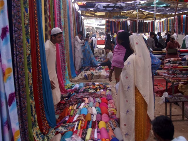 Karachi;  Action against the illegal bachat bazaar cost the KMC dearly