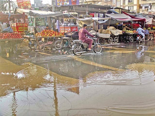 Sewer covers missing, dirty water accumulated on the roads Dirty water has accumulated on the main road in the Lines area due to the failure of the sewage system, it has become impossible for motorists to pass through the road. Photo: Express