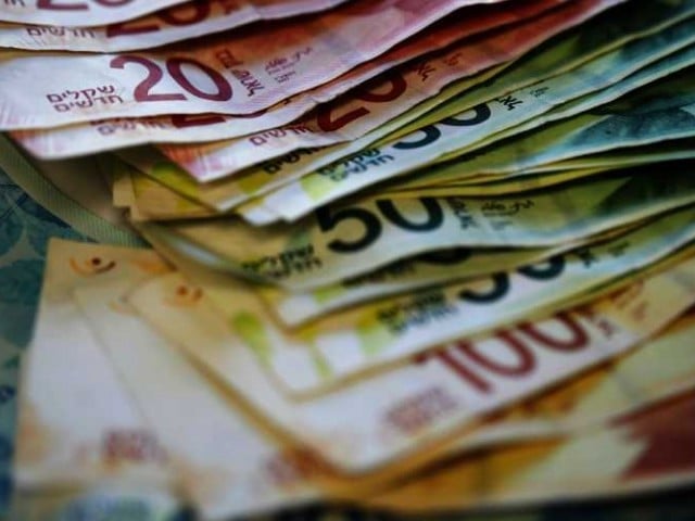 FIA action in Bolton market, 2 arrested, currency of 30 countries recovered.  Photo: Web