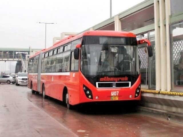 A gang of thieves in Lahore metro bus arrested