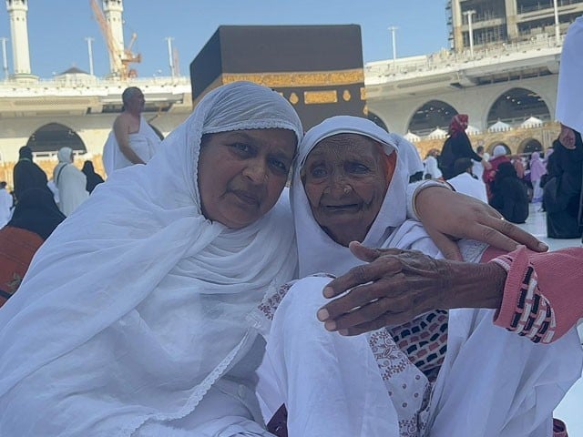 A woman who suffered miscarriage at the time of partition reunited with her family in Makkah after 76 years Hajra Bibi with her niece Hanifan Bibi in the Kaaba (Photo: Express)