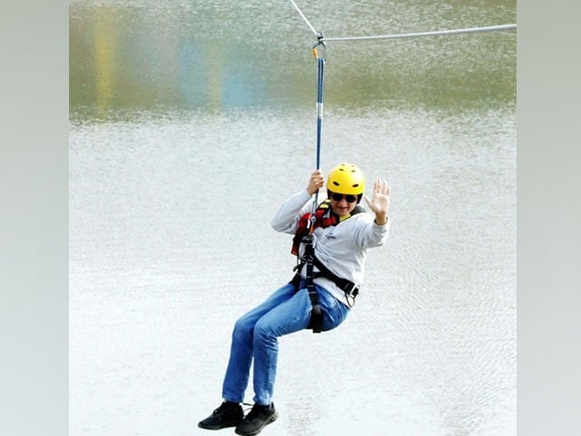 Karachi; Good news for citizens, opening of first fly zip line in Safari Park Mayor Karachi Barrister Murtaza Wahab enjoying the zip line at Safari Park (Photo: Express)