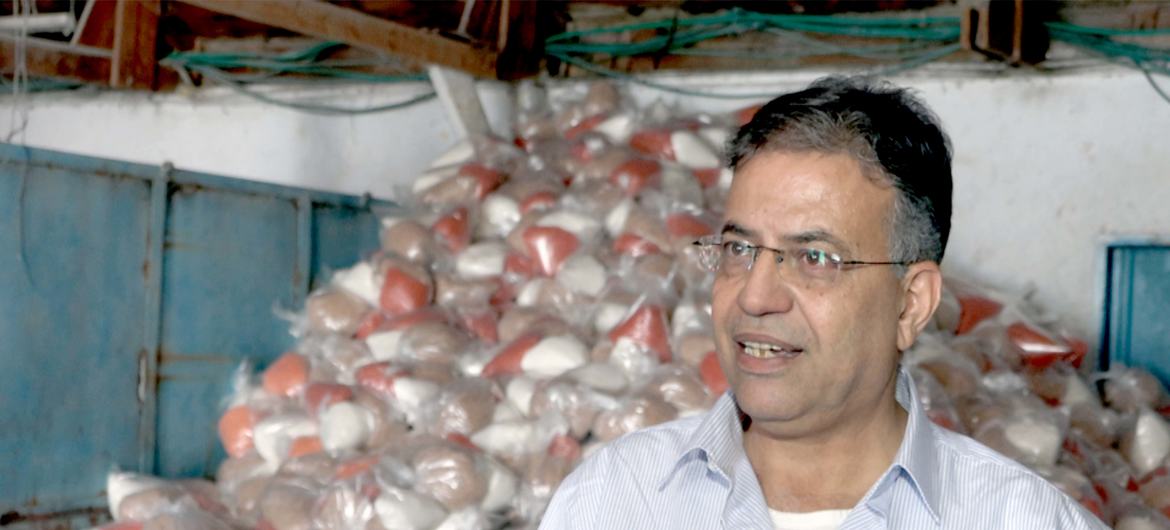 Mr. Adnan Abu Hasna, Media Advisor at UNRWA in his visit to Food Distribution Center in a Refugee Camp in Gaza. Mr. Adnan Abu Hasna, Media Advisor at UNRWA in his visit to Food Distribution Center in a Refugee Camp in Gaza.