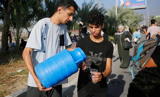 UN delivers more aid into Gaza on first day of humanitarian pause