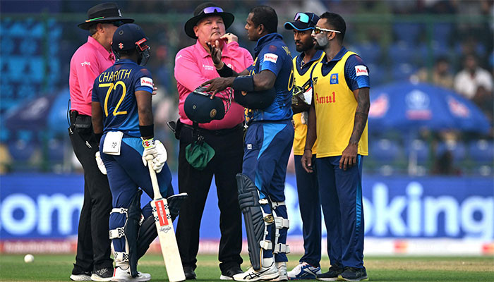 Bangladesh captain criticized for giving Angelo Mathews a timeout