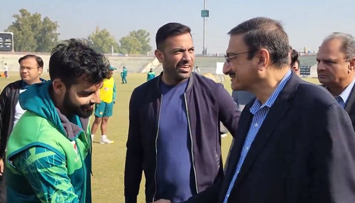 Zaka Ashraf meeting with the national test squad at Pindi Cricket Stadium