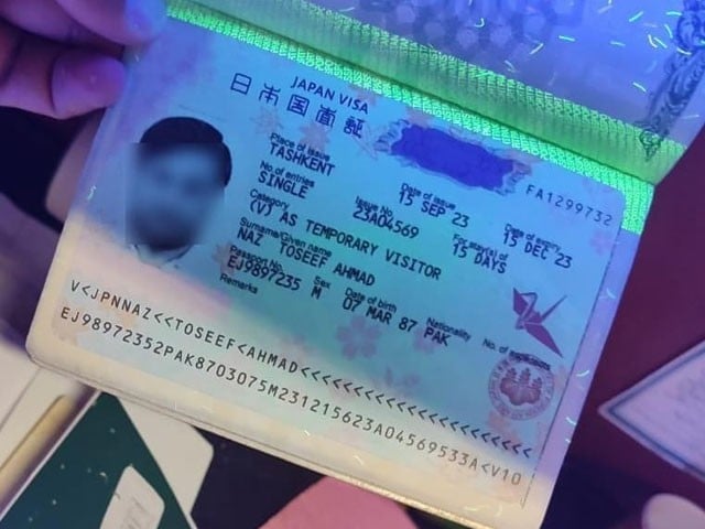 Karachi; Passengers trying to go abroad on fake travel documents offloaded Karachi; Passengers trying to go abroad on fake travel documents offloaded
