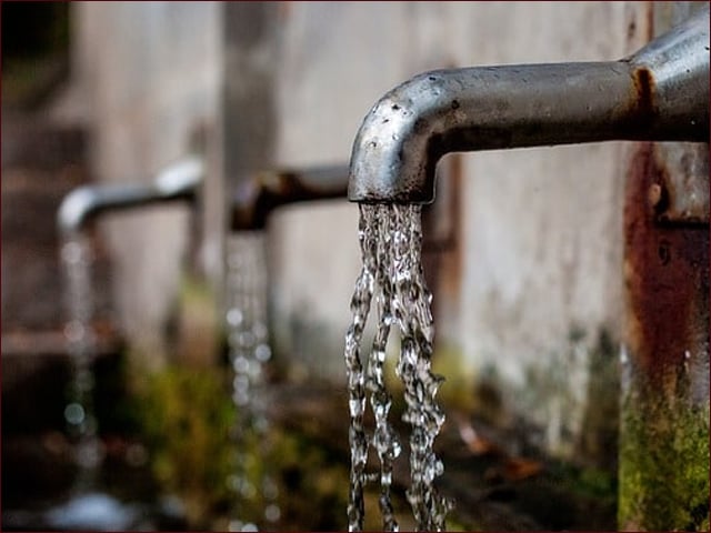 Lahore High Court orders a fine of 10 thousand rupees on houses that waste water