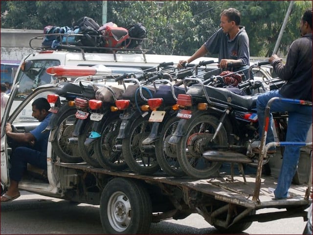 Sindh High Court order to end illegal charged parking from Karachi