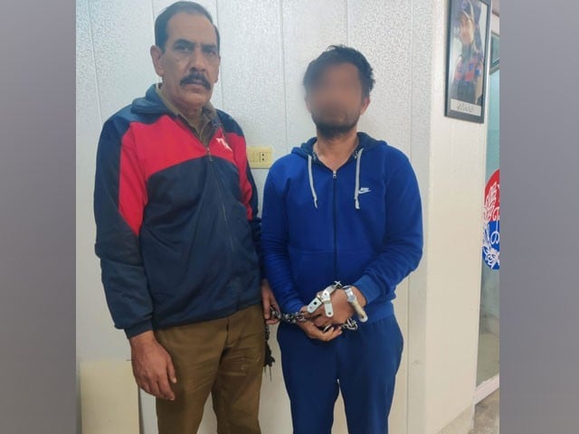 Lahore; Timely action of the police, the accused who snatched the girl from the mother's lap and escaped was caught Photo: Express