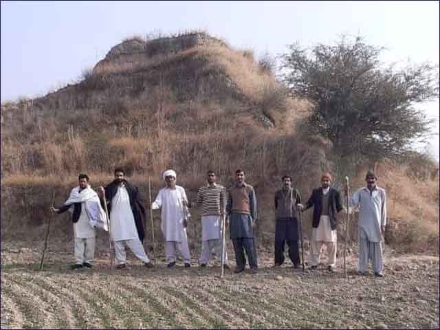 Local stalking group prepared against black pheasant poachers in Salt Range