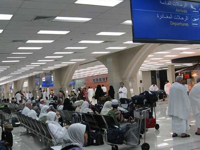 poor private airline strategy;  Umrah pilgrims landed at Lahore Airport