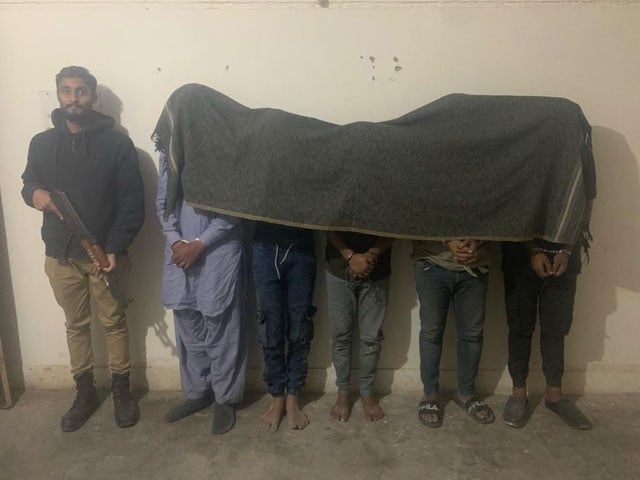 A 6-member gang, including a woman involved in extorting and murdering businessmen, was arrested