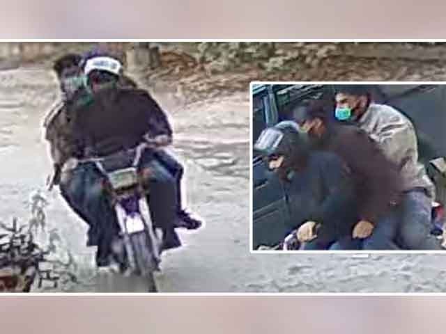 Karachi; Robbers raided the doctor's house, took the family hostage and looted The video of the accused coming for the robbery and entering the house has gone viral (Photo: Screen Grab).