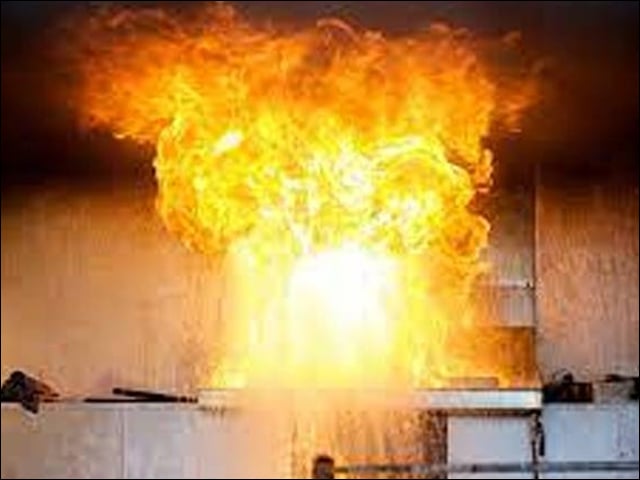 Karachi: Four people were injured in a gas leakage explosion in a house