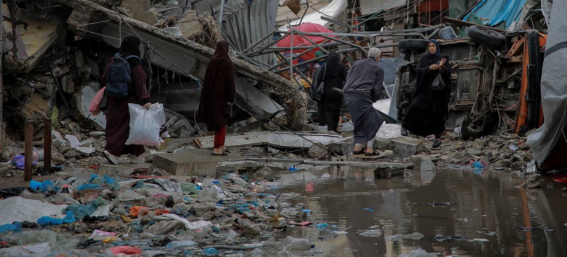 Azzawieh Market in Gaza City lies in ruins.