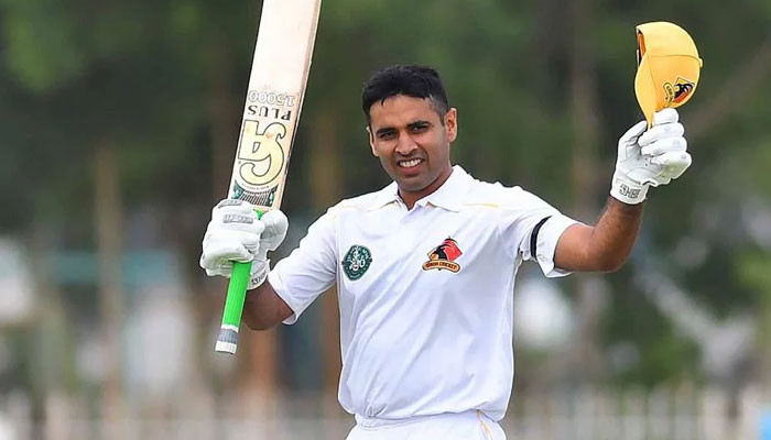 Abid Ali has completed 10 thousand runs in first class cricket