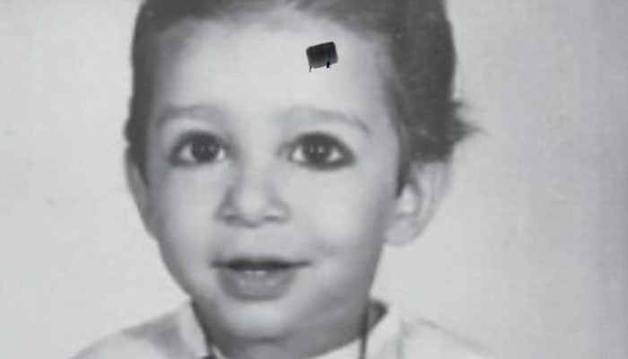 Can you tell which player this childhood photo is?