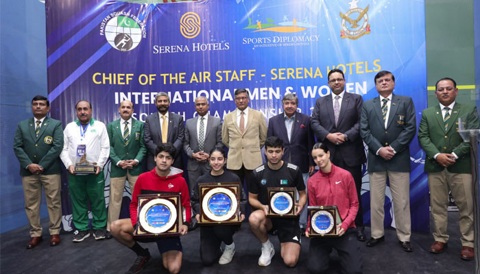 International squash champions, Pakistan's Noor Zaman and Egypt's Amina won