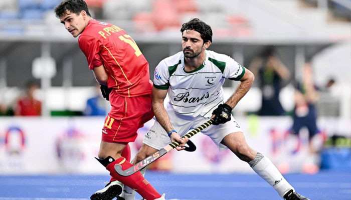 Spain beat Pakistan 2-4 to reach the semi-finals