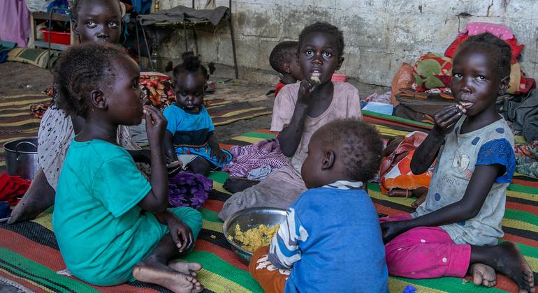 World News in Brief: Latest Sudan fighting displaces thousands, second malaria vaccine, Russian dissidents ‘disappeared’