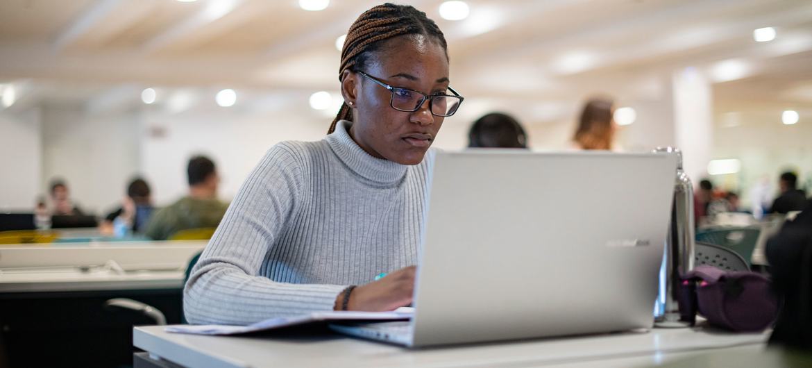 Bernice Kula-Kula, a refugee from DR Congo, studies computer engineering, cybersecurity and artificial intelligence on a UNICORE scholarship, thanks to Italy with UN-support.