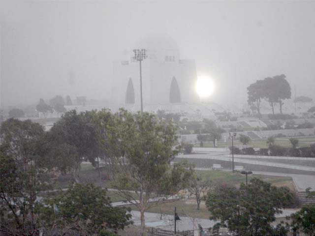 The coldest morning of this season in Karachi, light rain is also possible today