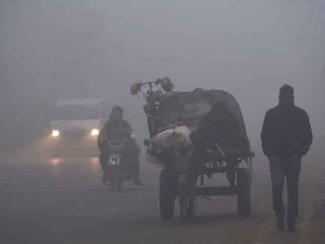 In Lahore, the temperature dropped to less than 5 degrees, diseases started increasing