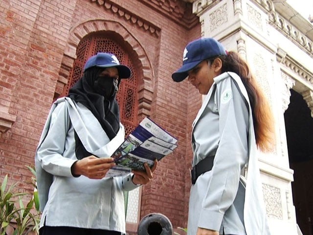 Decision to conduct tour guide course to 10 thousand people in Punjab Photo: Express News