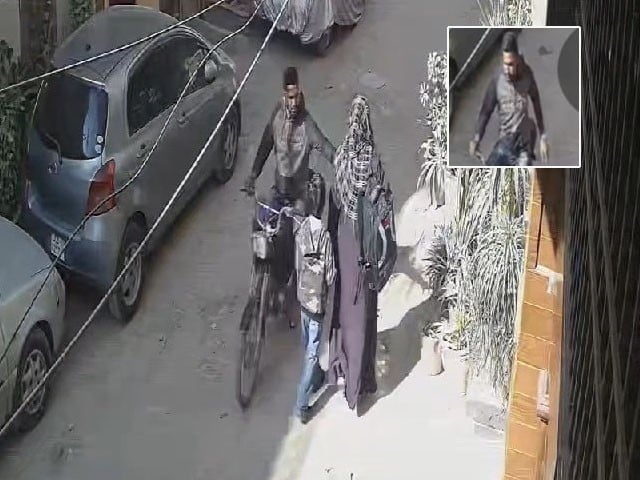 Another incident of indecency with a woman is reported in Karachi —Photo: Express News