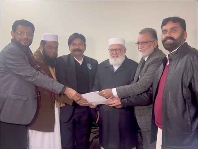 Former MPA of PML-N joined Jamaat-e-Islami Naib Amir Liaquat Baloch welcomes Talib Hussain Sidhu to Jamaat-e-Islami (Photo: Screen grab)