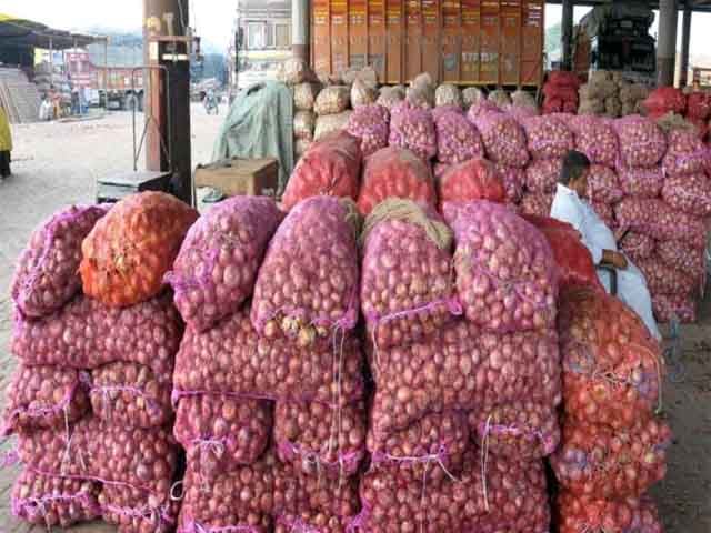 For the first time in Peshawar, the price of onion reached 330 rupees