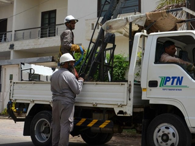 In Golestan Johar, citizens violence against 'K Electric' staff