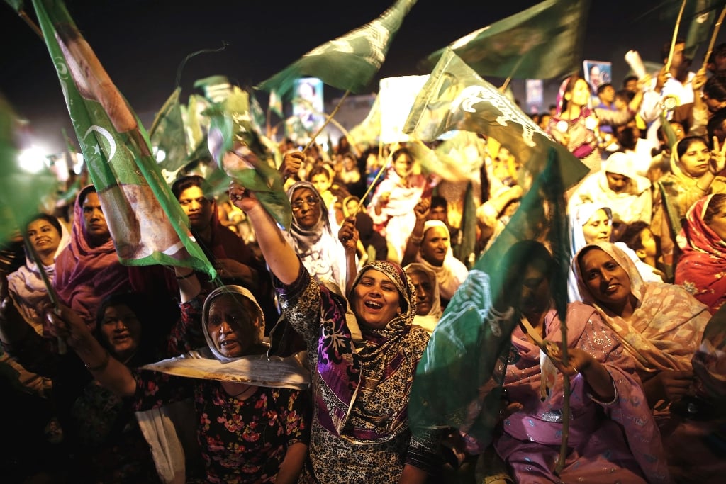 5 people were injured in firing at the election rally of PML-N in Lahore