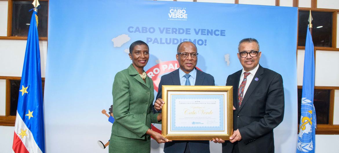 WHO Director-General Tedros Adhanom Ghebreyesus (right) marks elimination of malaria in Cabo Verde with Prime Minister Ulisses Correia e Silva (centre) and Minister of Health Filomena Mendes Gonçalves (left). WHO Director-General Tedros Adhanom Ghebreyesus (right) marks elimination of malaria in Cabo Verde with Prime Minister Ulisses Correia e Silva (centre) and Minister of Health Filomena Mendes Gonçalves (left).