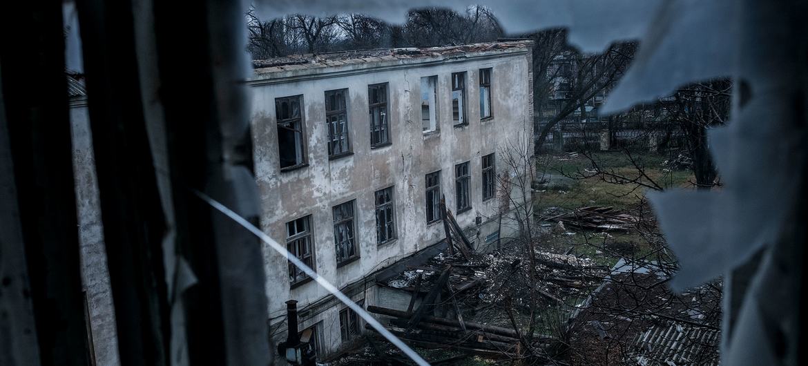 An abandoned school, damaged after a shell strike, in Krasnohorivka, Donetsk. (file) An abandoned school, damaged after a shell strike, in Krasnohorivka, Donetsk. (file)