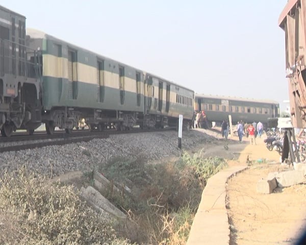 train accident karachi 2