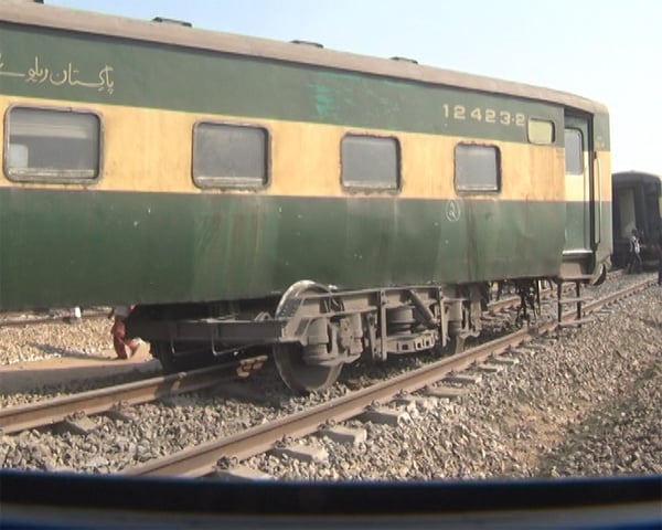 train accident Karachi 4