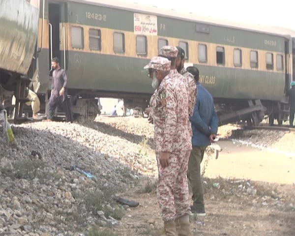 train accident Karachi 7