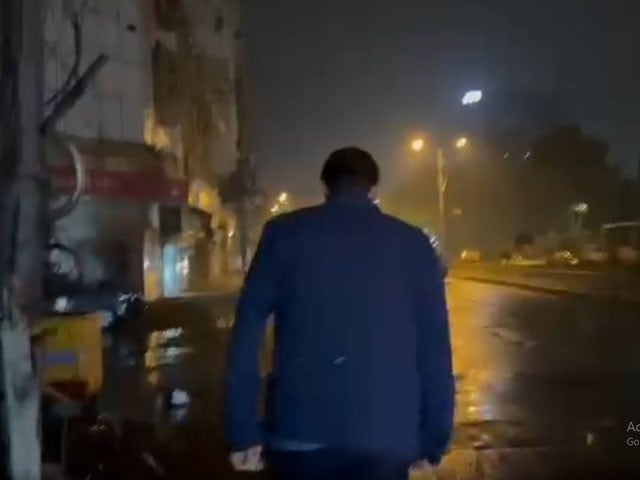 Karachi Rain, Mayor advises citizens to sit at home Photo: Video Grab
