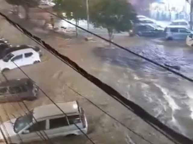 Karachi; Rain will resume in different areas, likely to continue throughout the day (Photo: Screen grab)