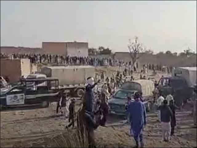 Pakhtunkhwa;  Political party workers attacked police vehicles