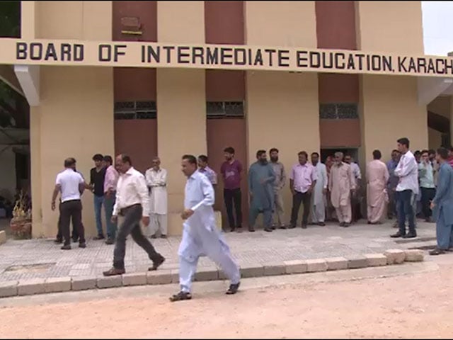 Karachi;  Controversial results of inter year 1, board exam record sale