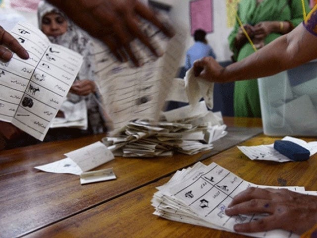 The video of taking sacks full of votes to the polling station in Karachi has gone viral