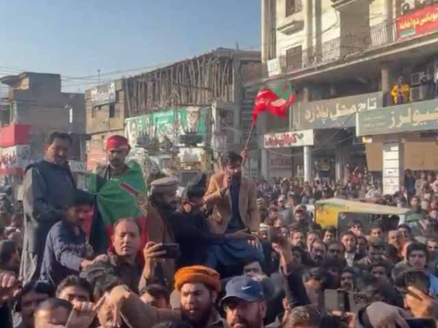 PTI protests outside Election Commission offices across the country, police lathi charge