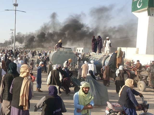 Chaman: sit-in against passport condition, many people arrested in police operation