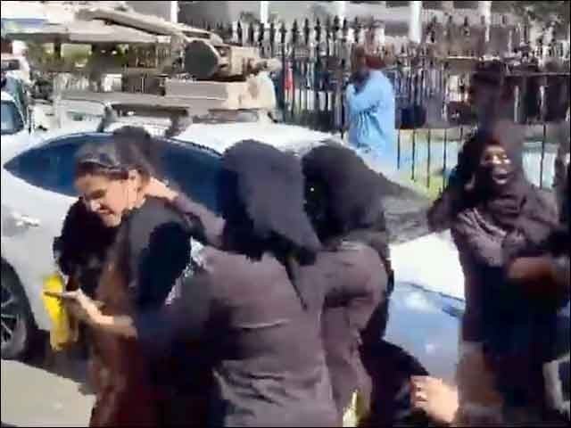 Sindh Assembly Session; Section 144 imposed, police baton charge on protestors The protesting men and women were detained by the police (Photo: Screengrab)